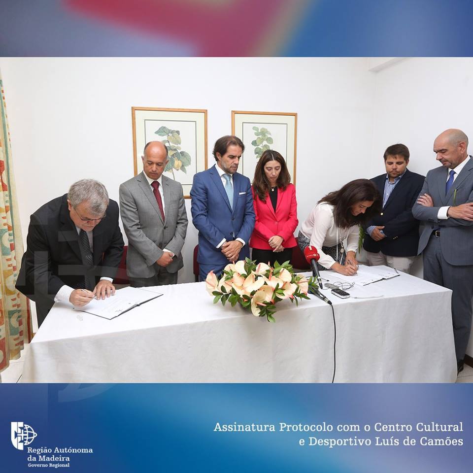 Assinatura de um protocolo de colaboração do Centro Luís de Camões